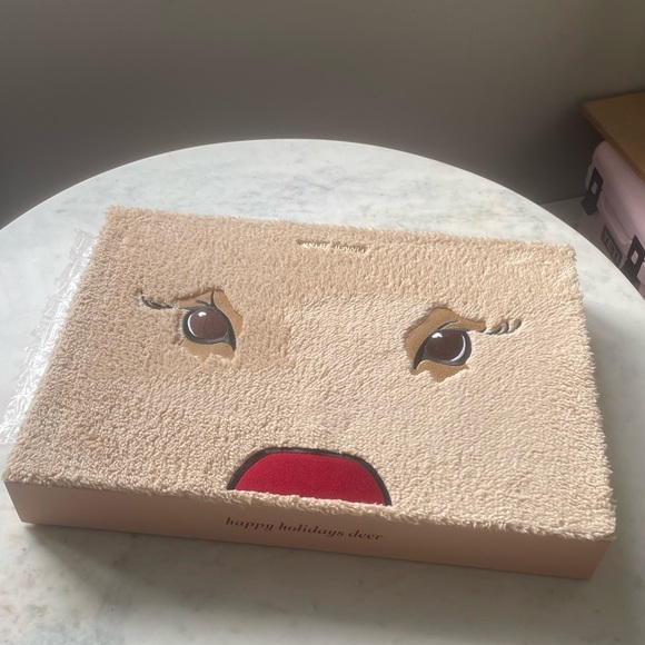 KYLIE COSMETICS 2022 CHRISTMAS COLLECTION - Picture 4 of 13